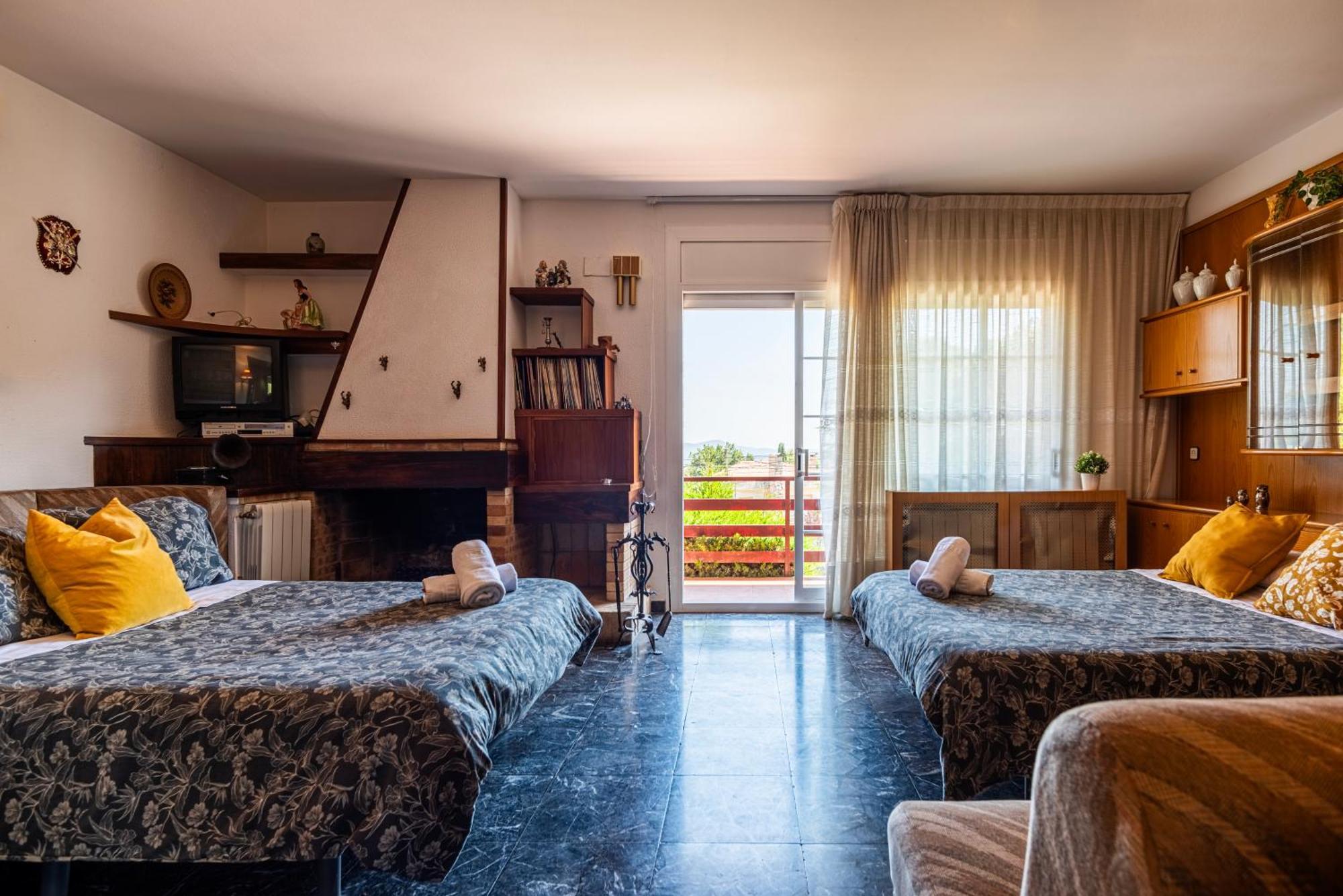 Espacio De Paz, Ideal Para Familias Villa Amalia La Llacuna Exterior foto